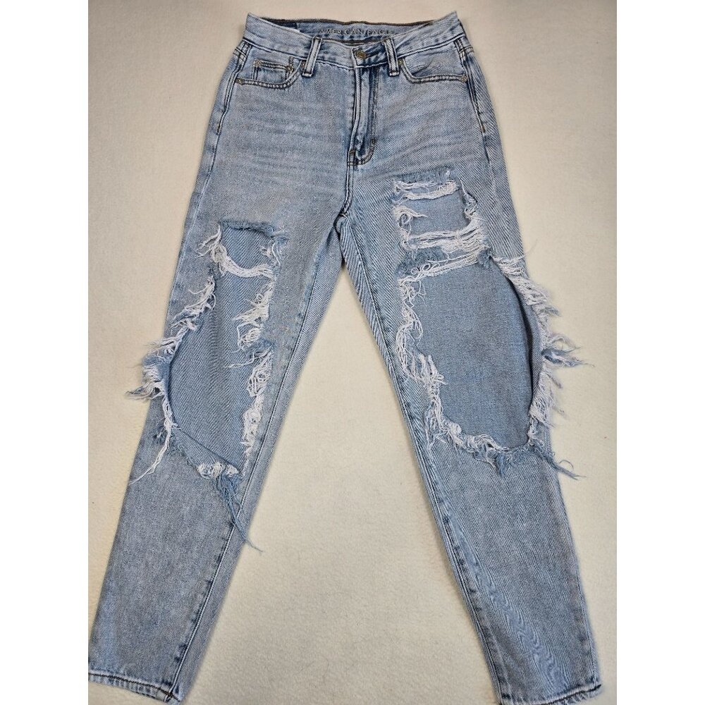 American Eagle Mom Jean Light Wash Distressed Denim Size 00 Regular 100% Cotton